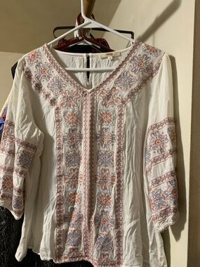 ANDREE BY UNIT White Tunic with Pink & Blue Embroidery Large